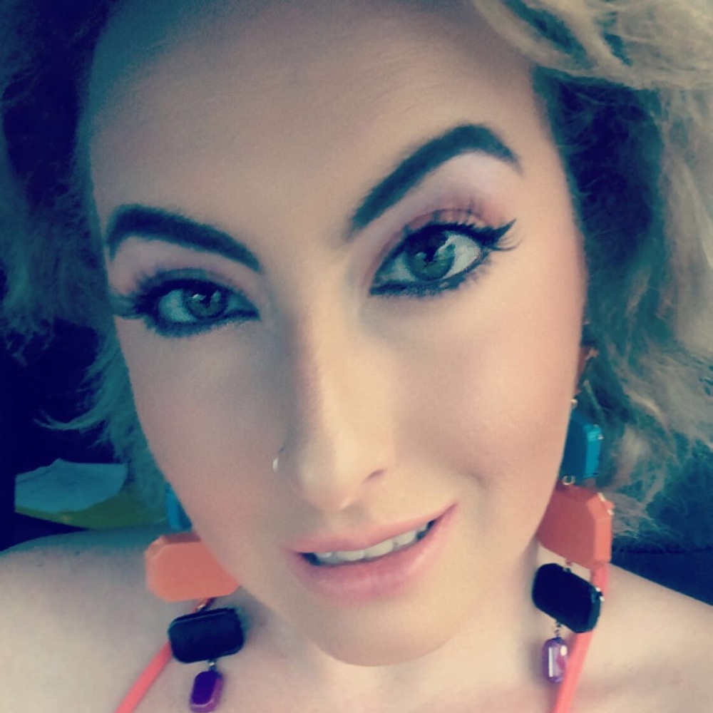 Meet your Posher, Olivia